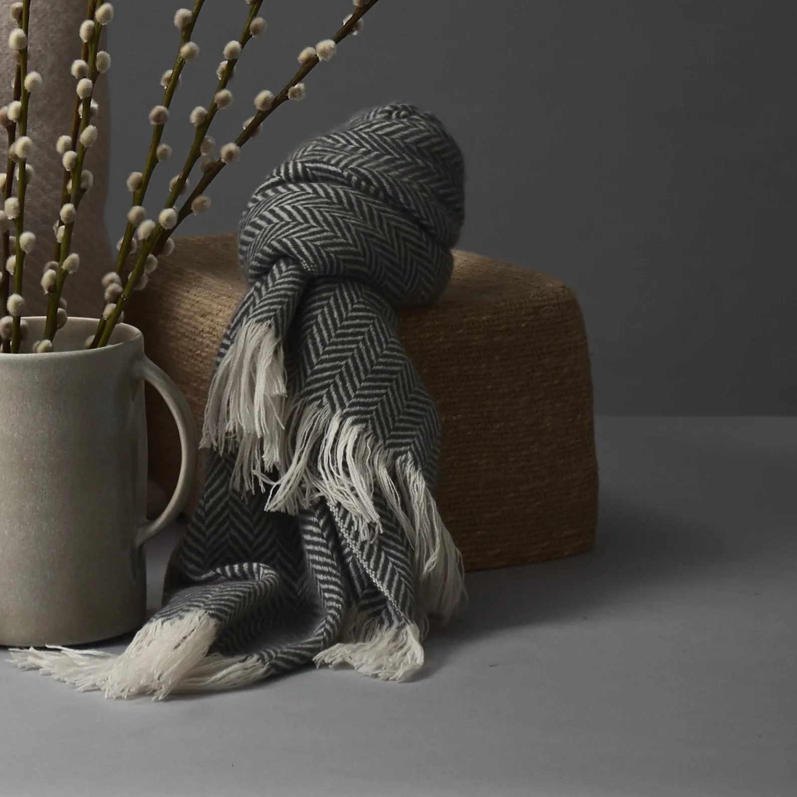 Nerva Cashmere Scarf [Charcoal/Cream]