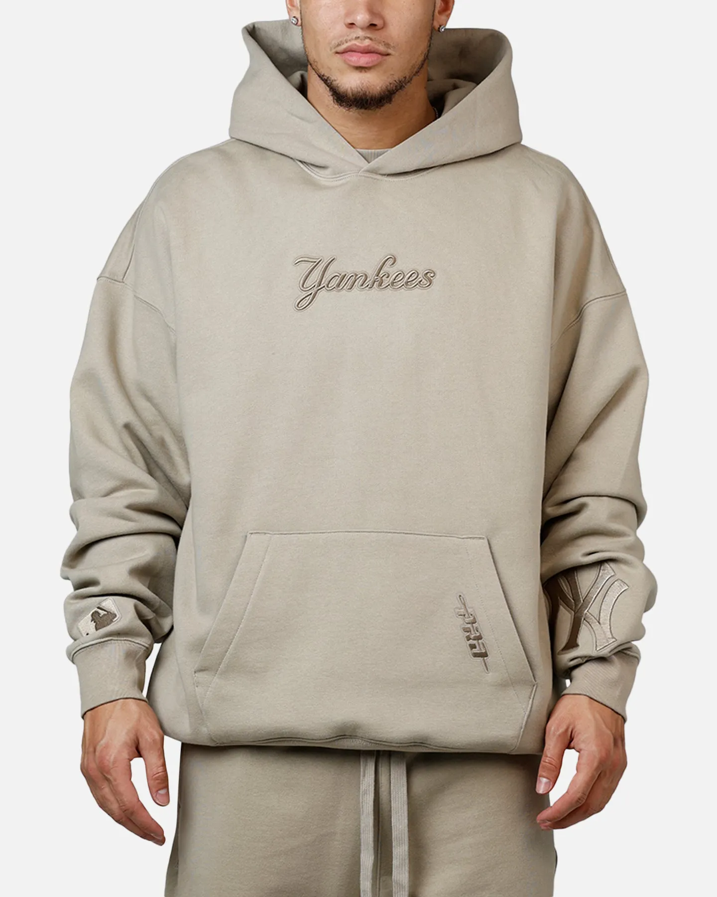 Pro Standard New York Yankees Wingspan Hoodie Taupe