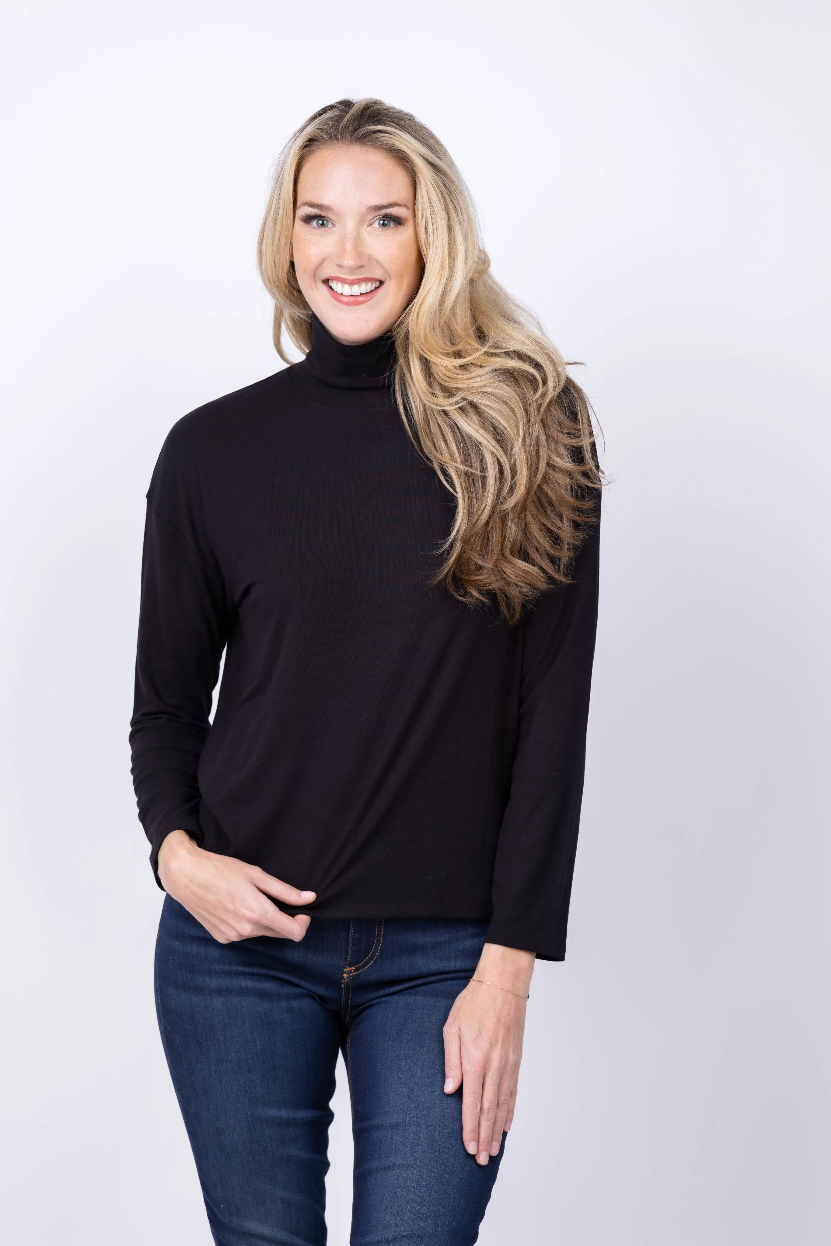 Vince Relaxed Long Sleeve Turtleneck in Black